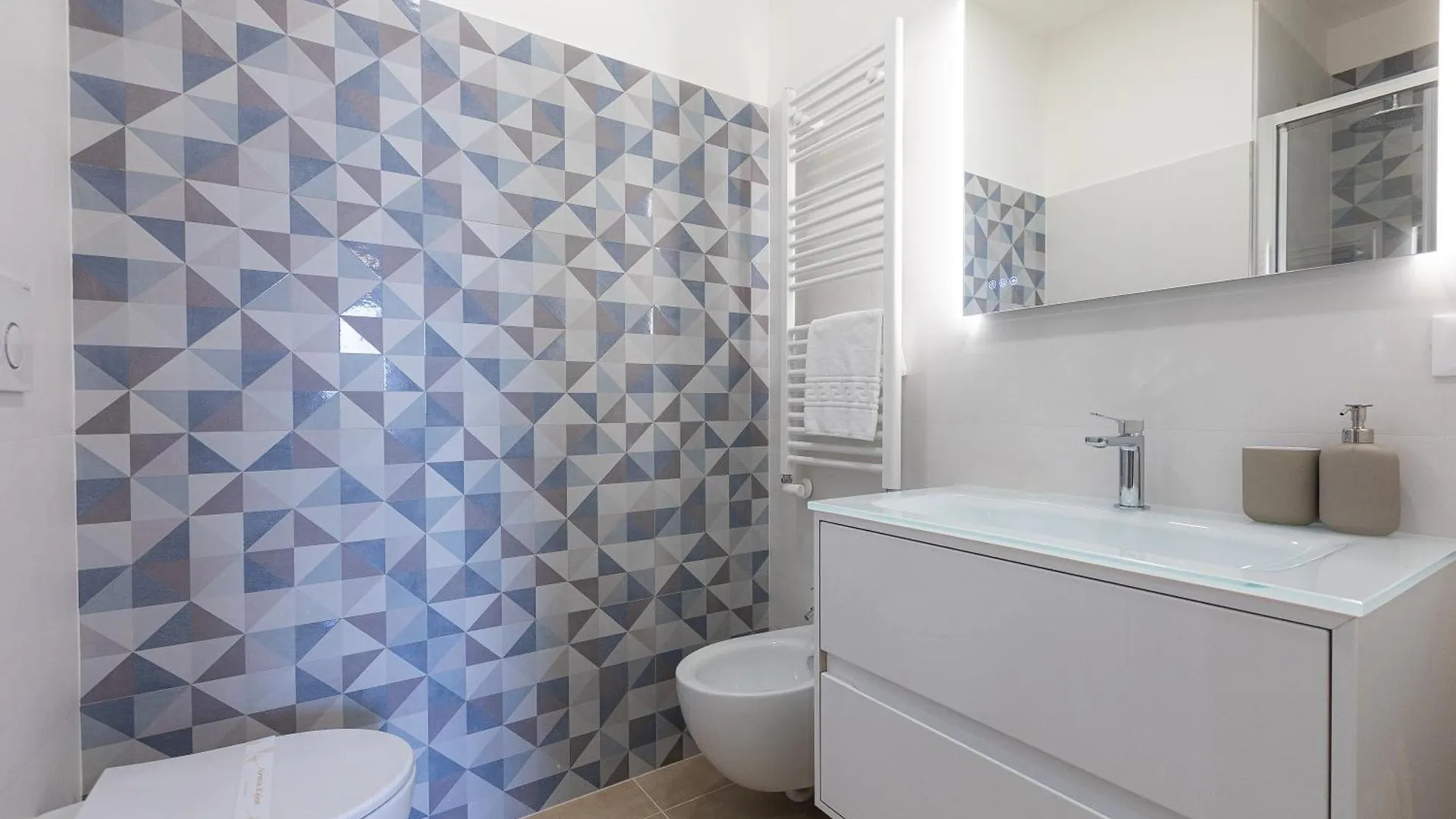 Colosseo Modern By Rental In Rome Apartment