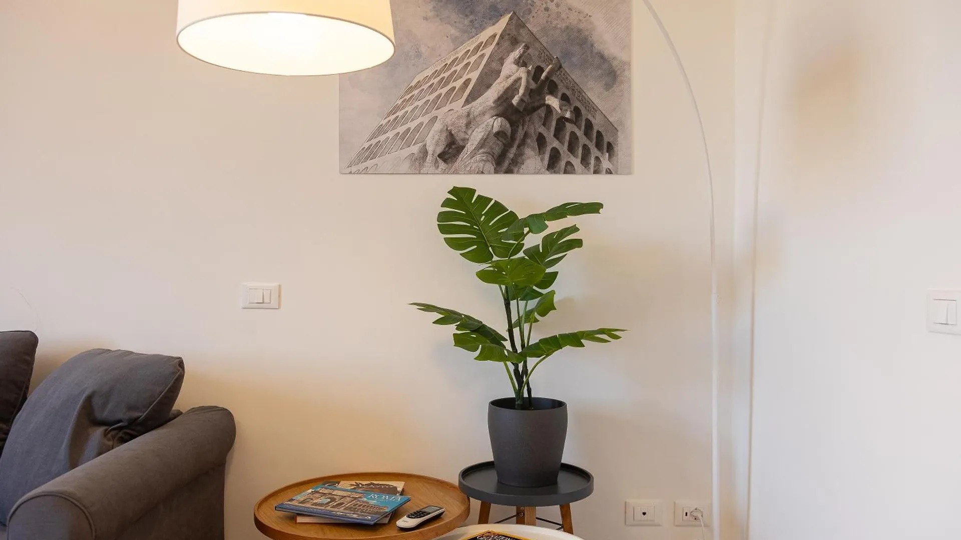 Colosseo Modern By Rental In Rome Apartment
